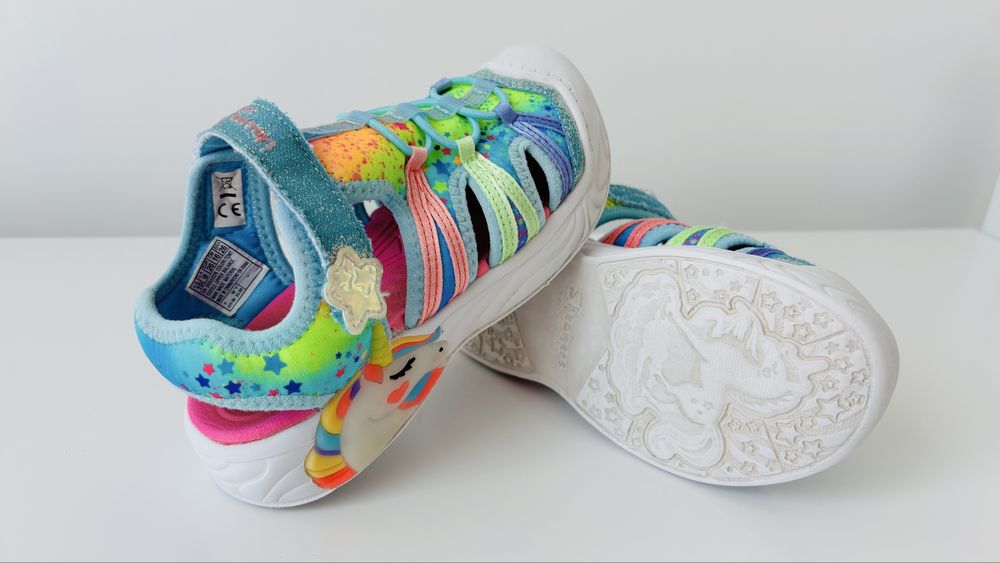 Sandálias SKECHERS tamanho 26 com LUZ