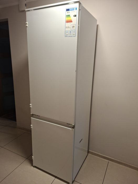Lodówka pod zabudowę