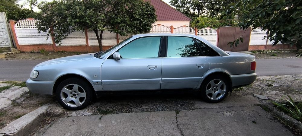 Продам Audi a6c4 2.6 газ бензин
