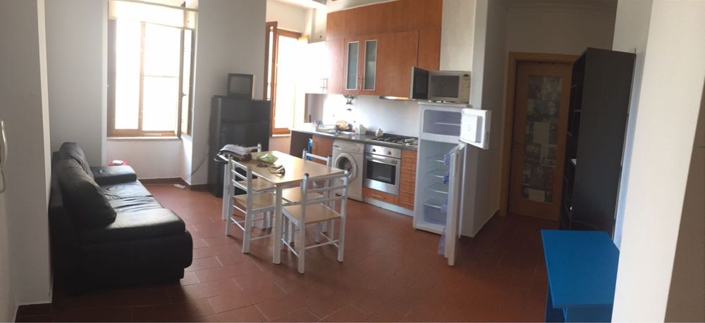 Alugo quarto a estudante