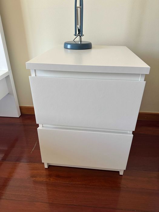 cómoda com 2 gavetas branca