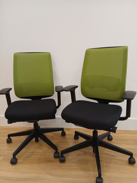 Conjunto de 2 Cadeiras com rodas