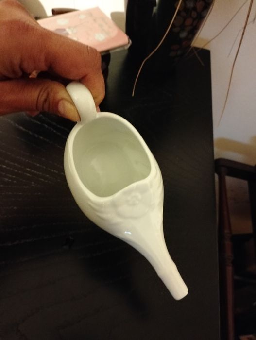 Peça em porcelana - molheira