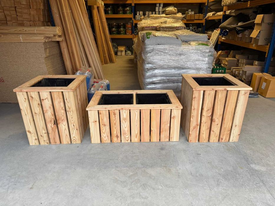 Donica ogrodowa drewniana, modrzew, donica + wkład