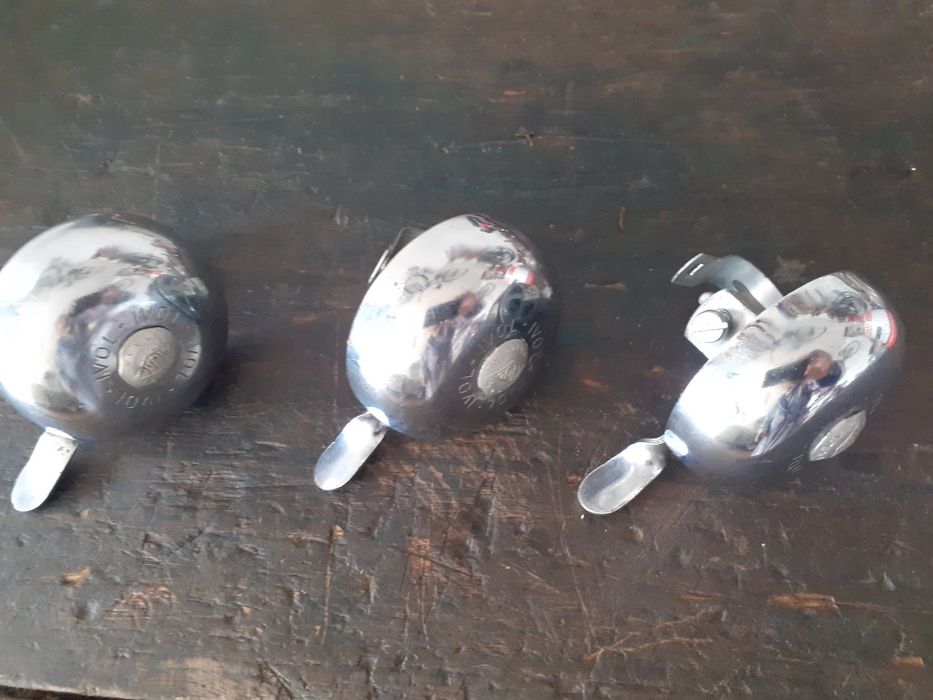 Farolim de trás pequeno para biclicleta clássica.