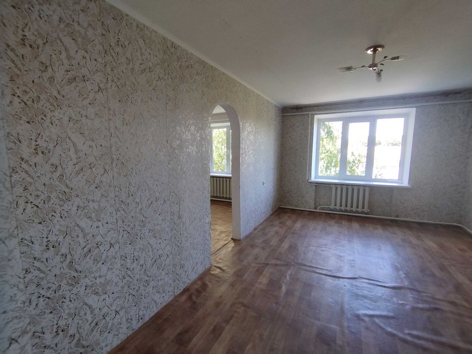 Продаж трьохкімнатної квартири в м.Гнівань з індивідуальним опаленням.