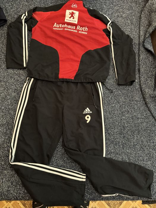 Спортивный костюм adidas