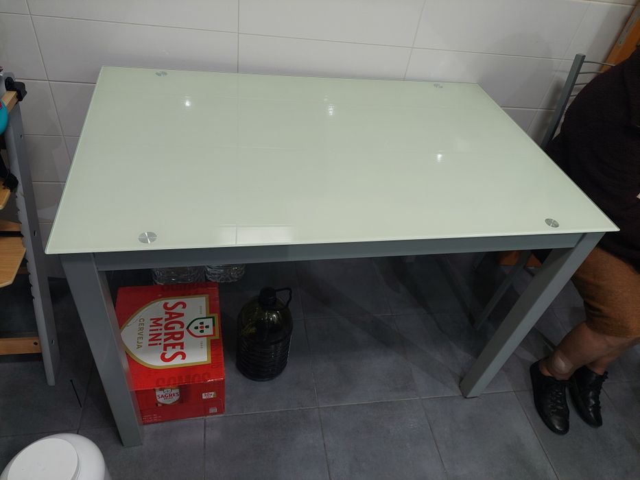 Mesa usada de cozinha