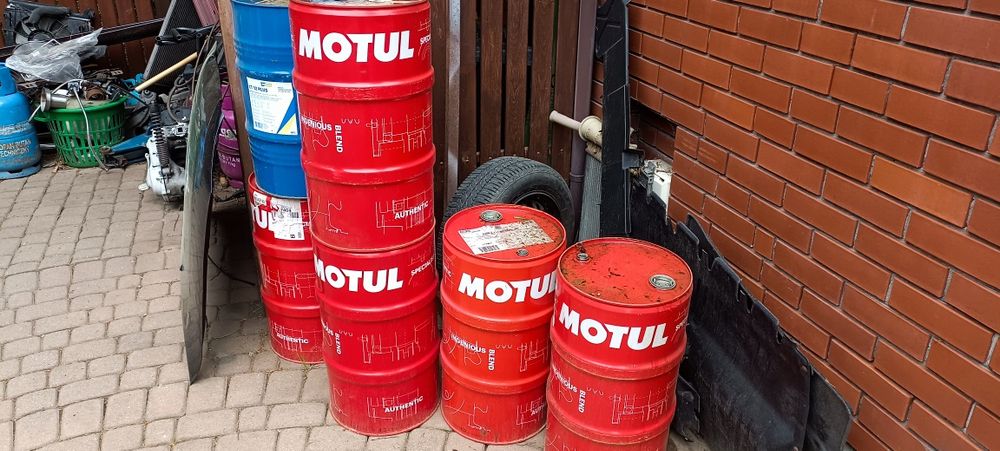 Beczki 60 l puste po oleju.