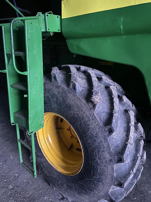 Комбайн Jhon Deere 1055