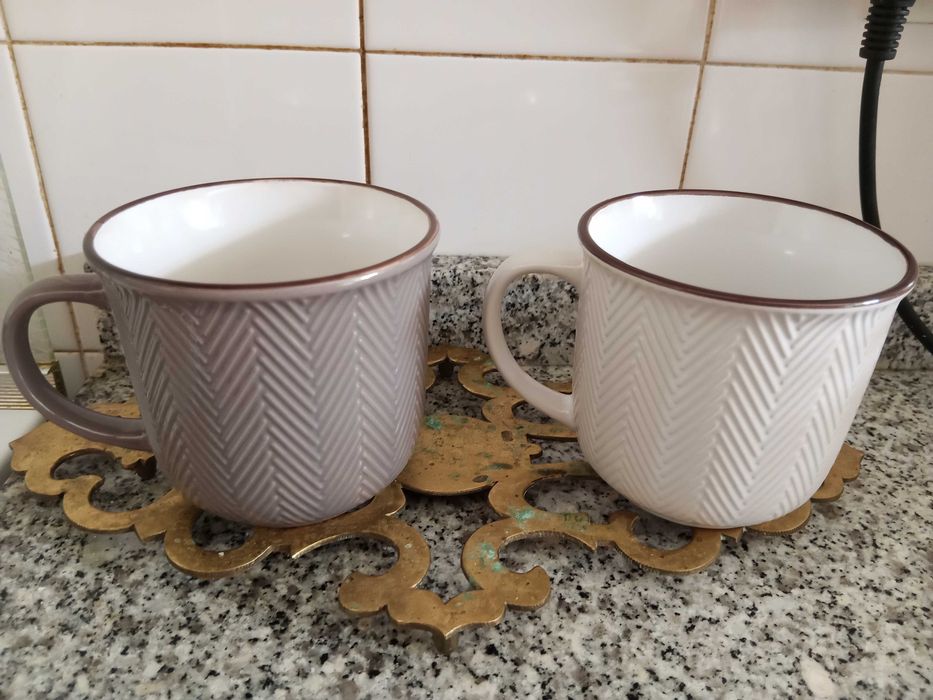 Par chávenas de café.