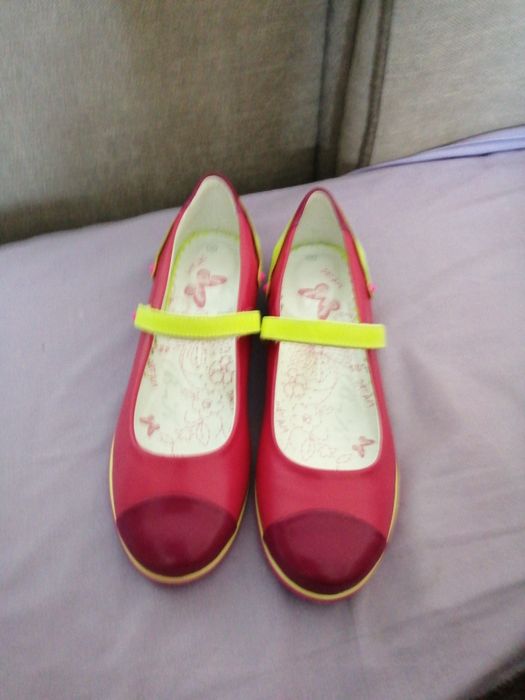 Нові шкіряні дитячі мешти