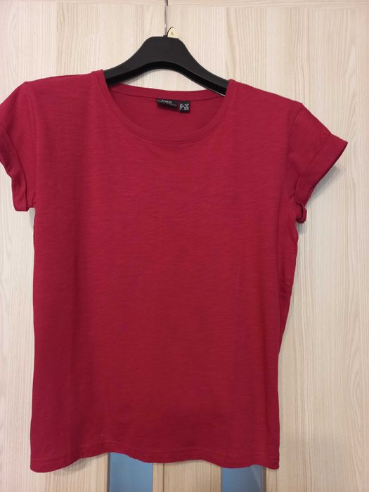 Malinowa bluzka Firmy BonPrix. Rozmiar 42/44. 100% bawełna.