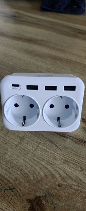 Gniazdo elektryczne, USB