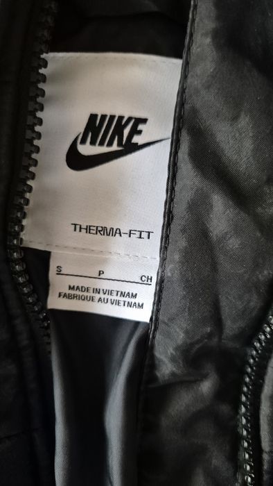 Продам зимову куртку Nike