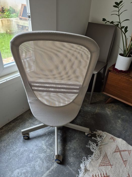 Cadeira de escritório beje