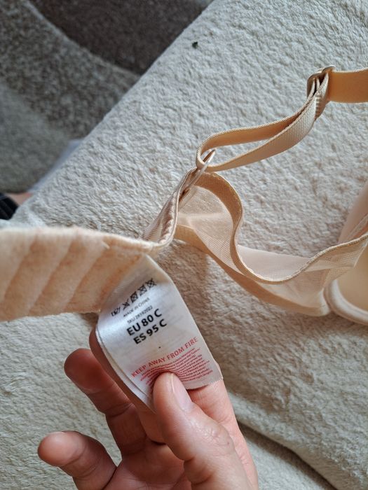 Biustonosz cielisty 80c i buty