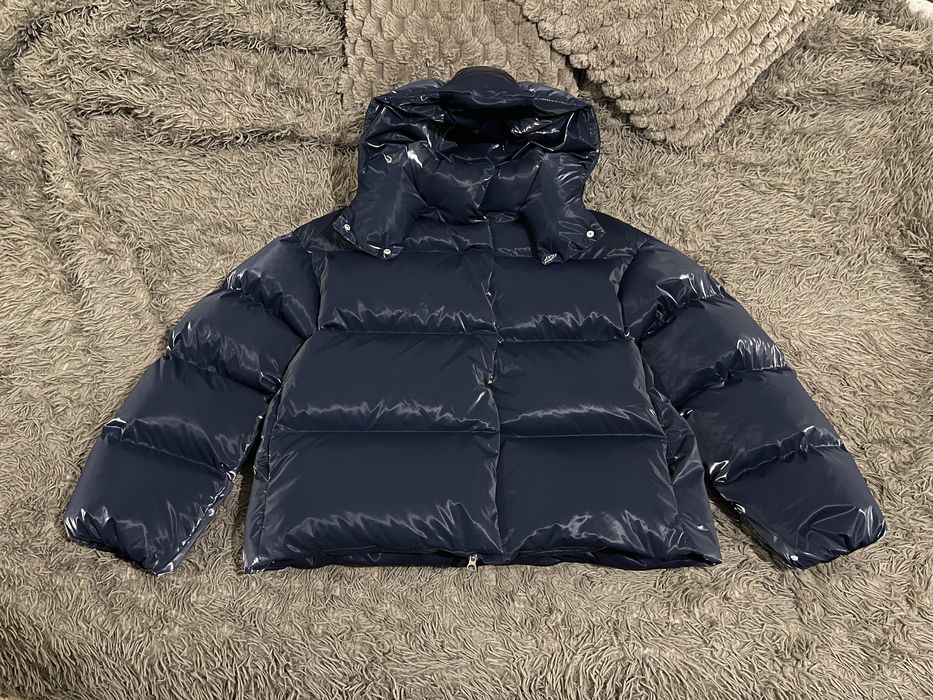 Темно-синій зимовий пуховик