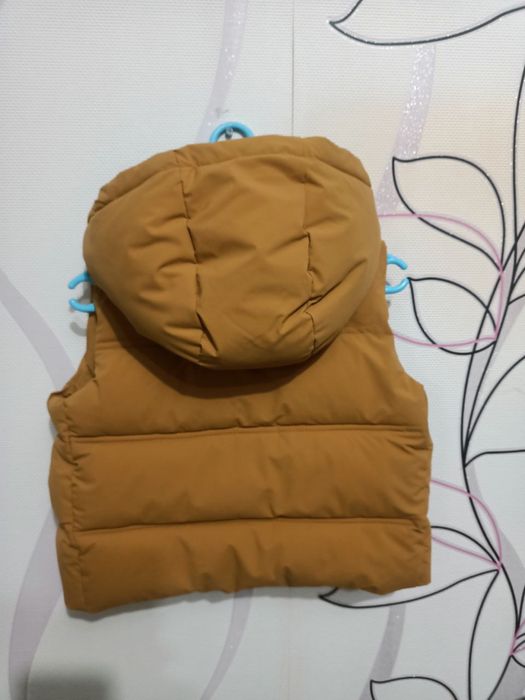 Тепла дута жилетка ZARA, розмір 92