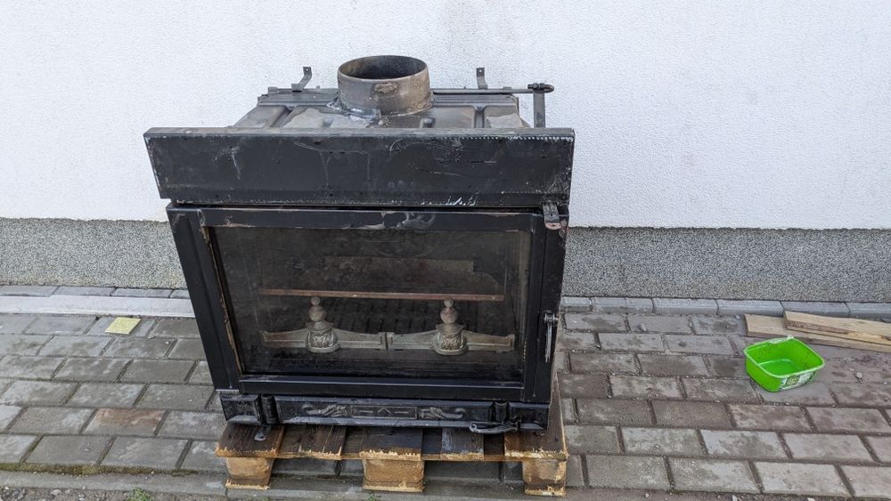 Kominek używany.