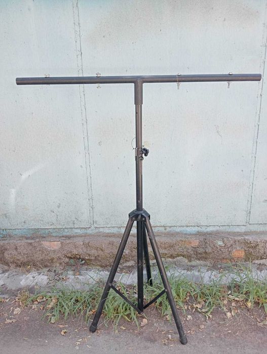 Т-подібне кріплення для світлових приладів