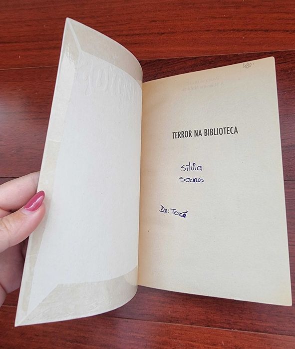 Livro "Arrepios - Terror na Biblioteca" Vol. 8 de R. L. Stine