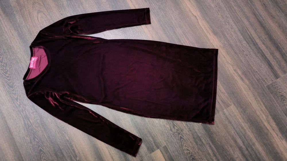 Гарна бархатна сукня розміру s