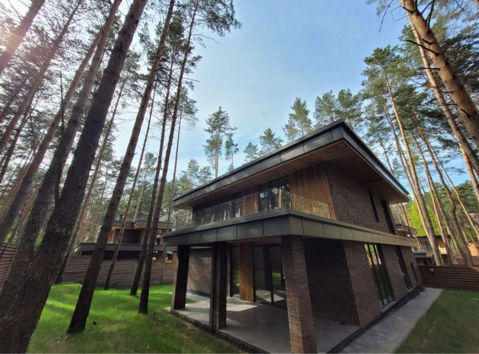 Будинок в лісі_Білогородка_сосни біля будинку