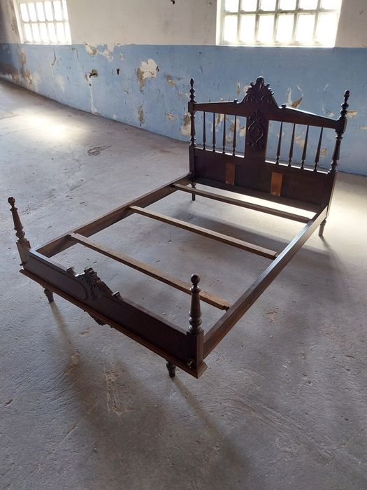 Cama de casal rústica