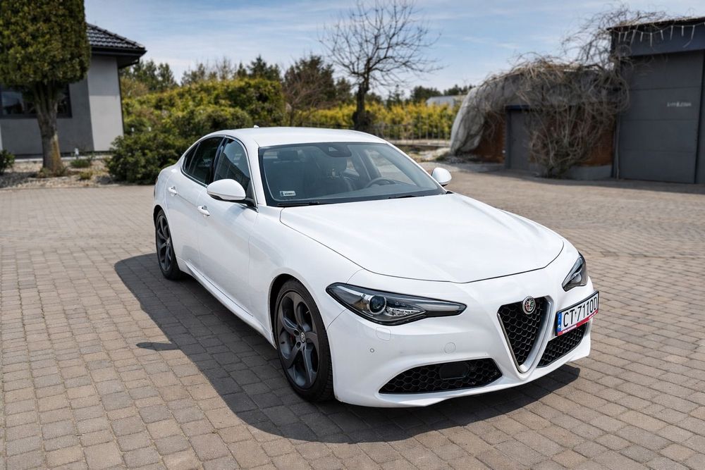 Alfa Romeo Giulia Giulia 2.2 D Turbo Super 180 KM PL Salon pierwsza rej. 2017 serwis ASO