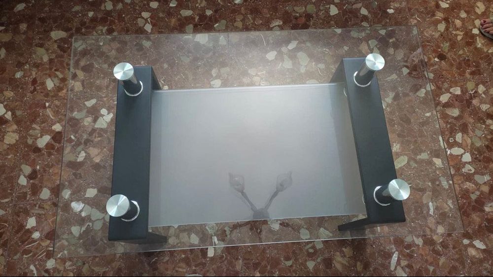 Mesa de centro em vidrio, em bom estado