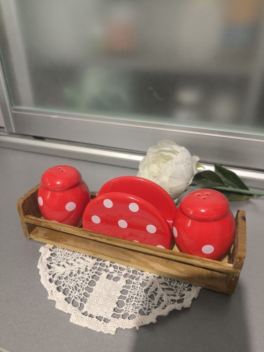 Набор для специй( солонки, салфетница)