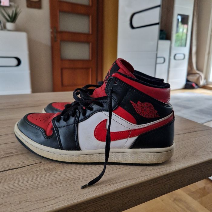Nike jordan mid 1
