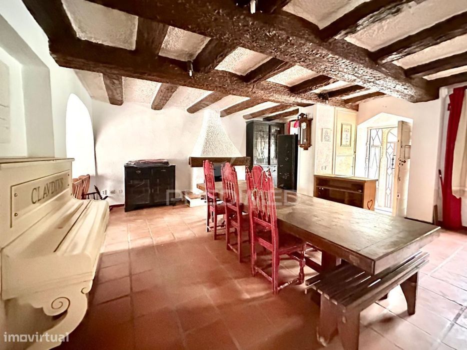Moradia Histórica para recuperar, com piscina interior e  vista par...