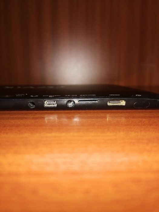 Tablet Yarvik (para peças) + Capa Case Logic