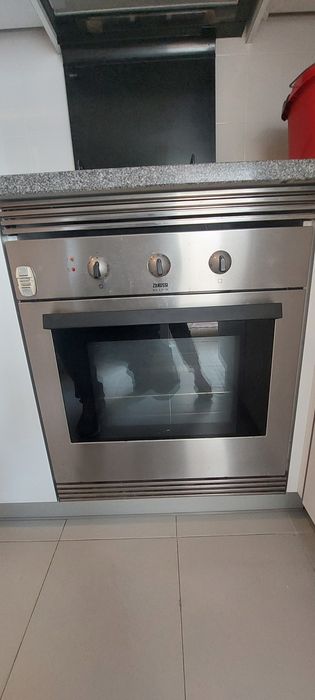 Fogão placac a gas e forno elétrico