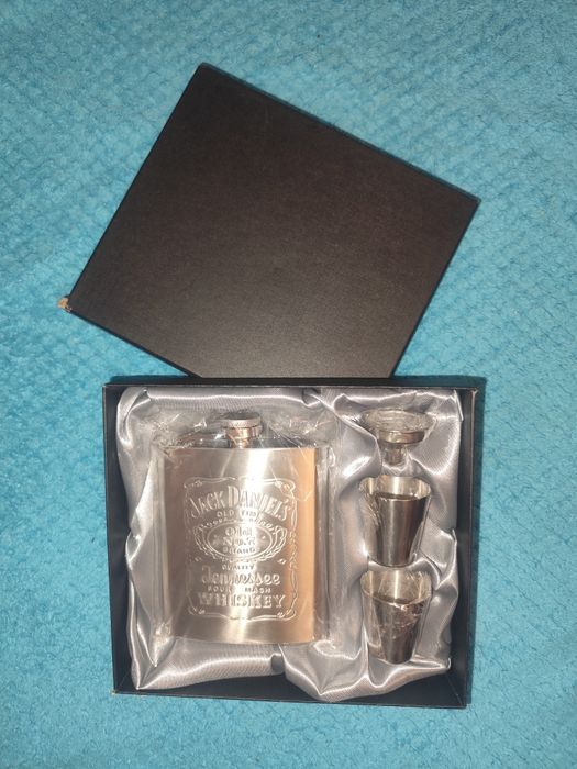 Piersiówka zestaw prezentowy