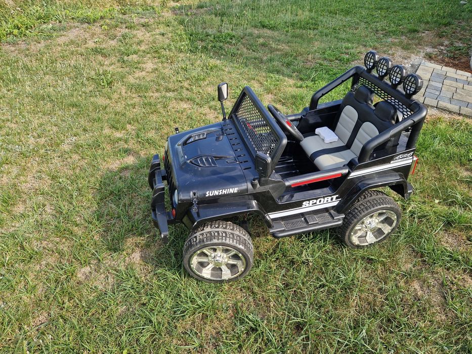 Jeep na akumulator