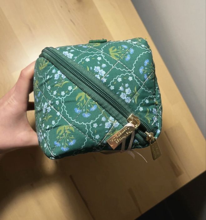 Piekna nowa kosmetyczka