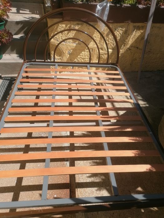 Cama de casal com estrado l 133x182