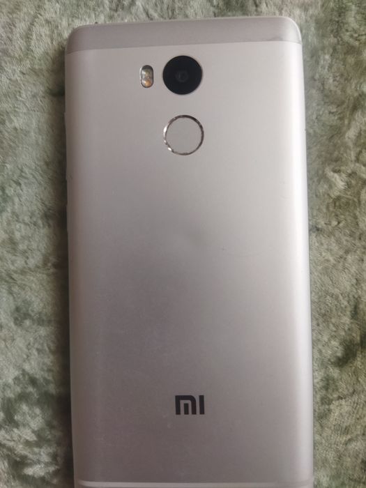 Смартфон Xiaomi БУ.. и Хуавей кнопочный.БУ