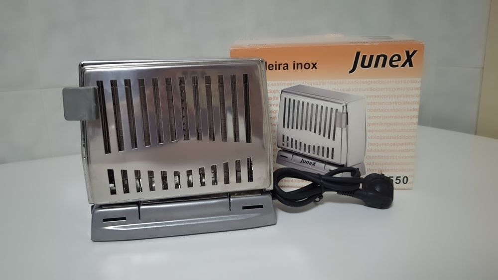 Torradeira Elétrica Junex em Aço Inox - Clássica e Durável