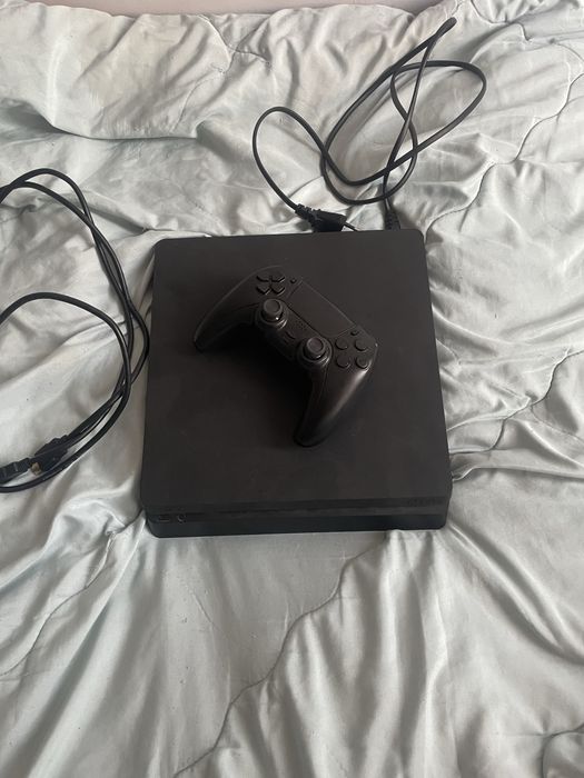 Konsola ps4 z 2 grmi
