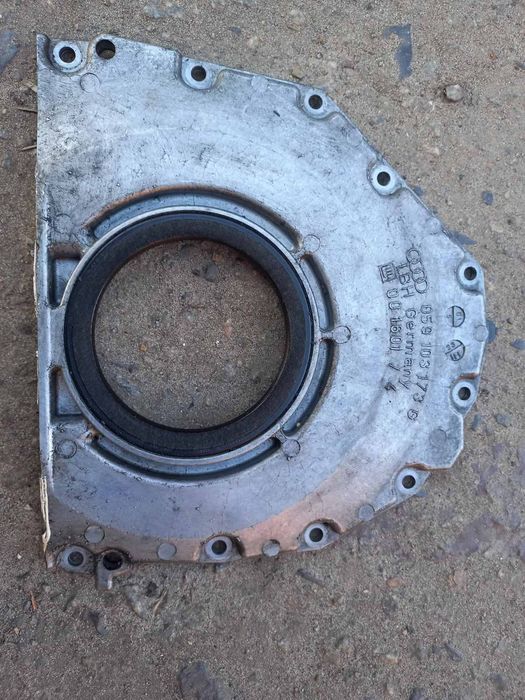 Задняя крышка колинвала, масляный насос, балансировочный вал А4В5  AYM