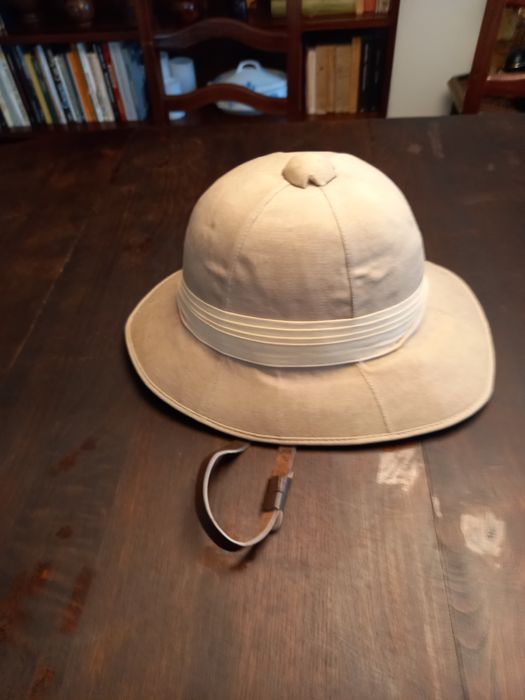 Antigo chapéu colonial