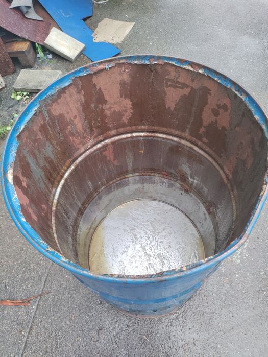 Бочка  из пластмассы. Бочка металлическая