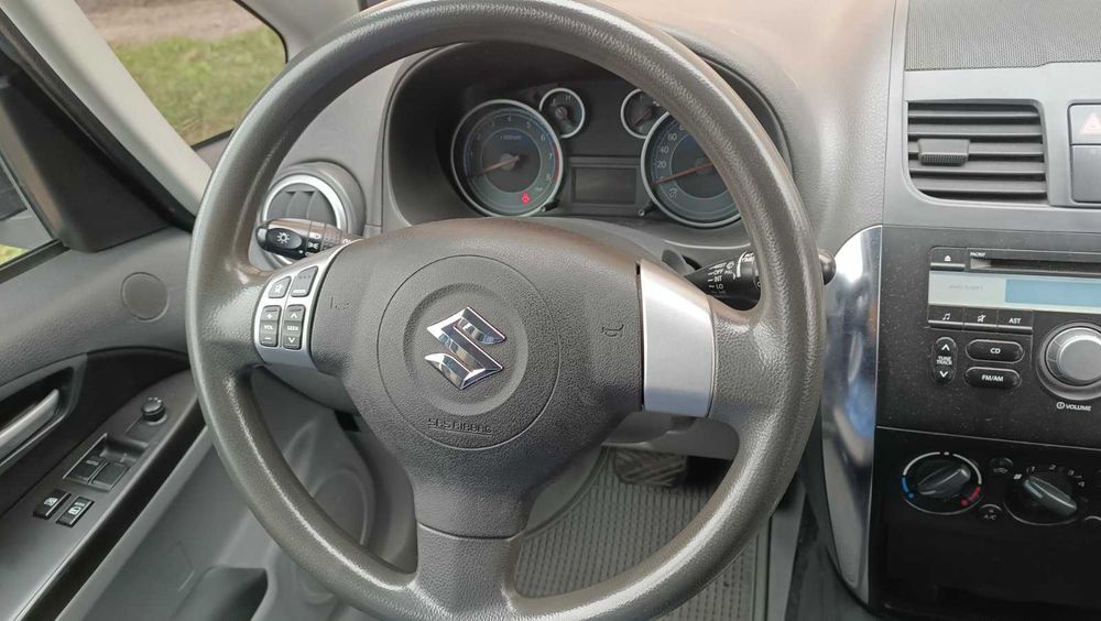 автомобіль SUZUKI SX4