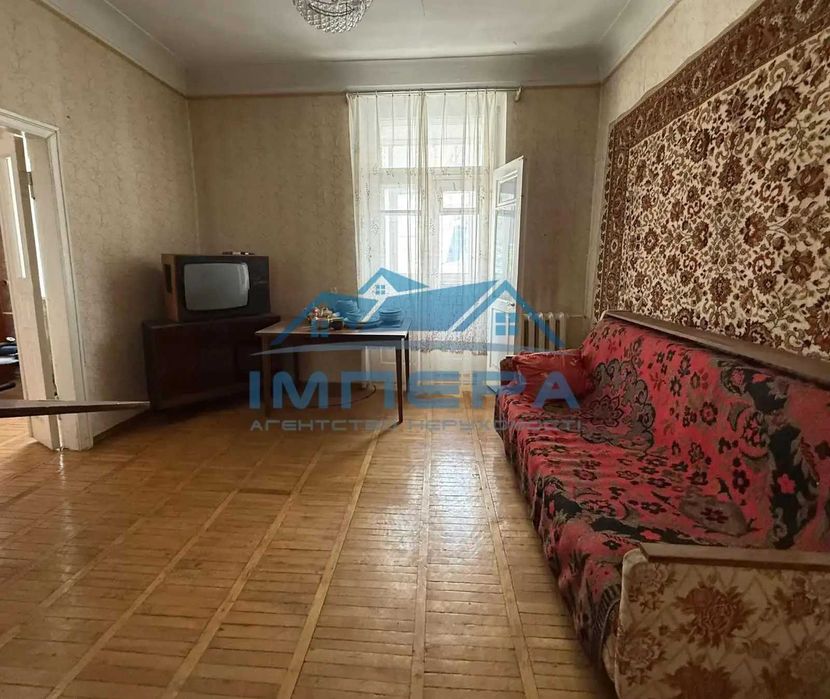 Продаж 3-кімнатної квартири в самому Центрі міста. Сталінка. Цегляний будинок