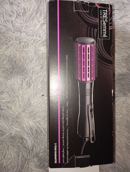 Máquina/Escova Tresemmé de alisar e de dar Volume