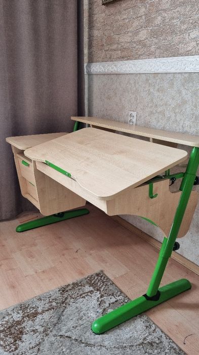 Стіл парта Pondi з регулюванням висоти